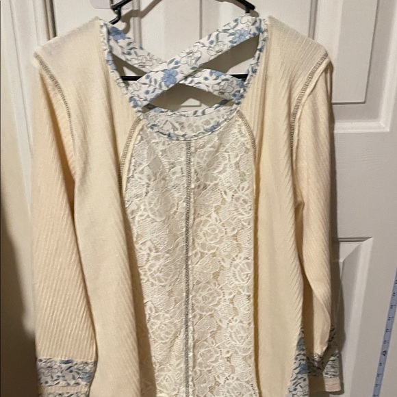 POL Cream and Blue Lace Blouse - Picture 5 of 16